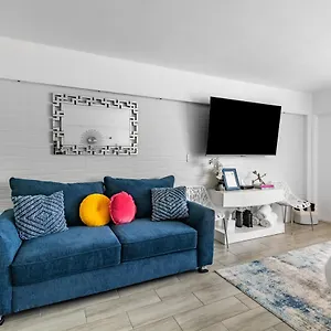Newly Renovated Oceanfront Studio W/ Balcony - Daytona Beach